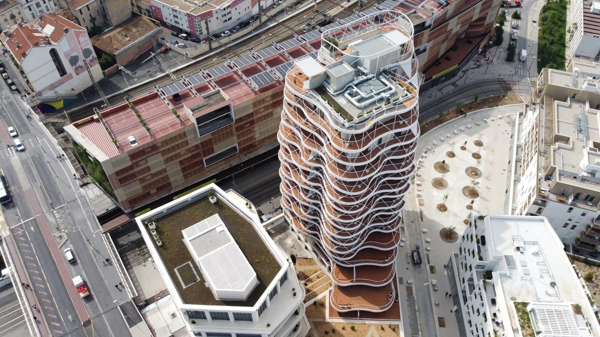 Higher Roch Tower in Montpellier — Hochhaus-Fassade aus Bamboo N-durance, thermisch modifizierte Outdoor-Bambuslamellen mit Dauerhaftigkeitsklasse 1 nach EN 350
